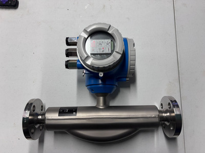 Endress Hauser Coriolis 8F3B25-CSIBADAFADSAABSAA2 + LA Promass F 300 Flowmeter