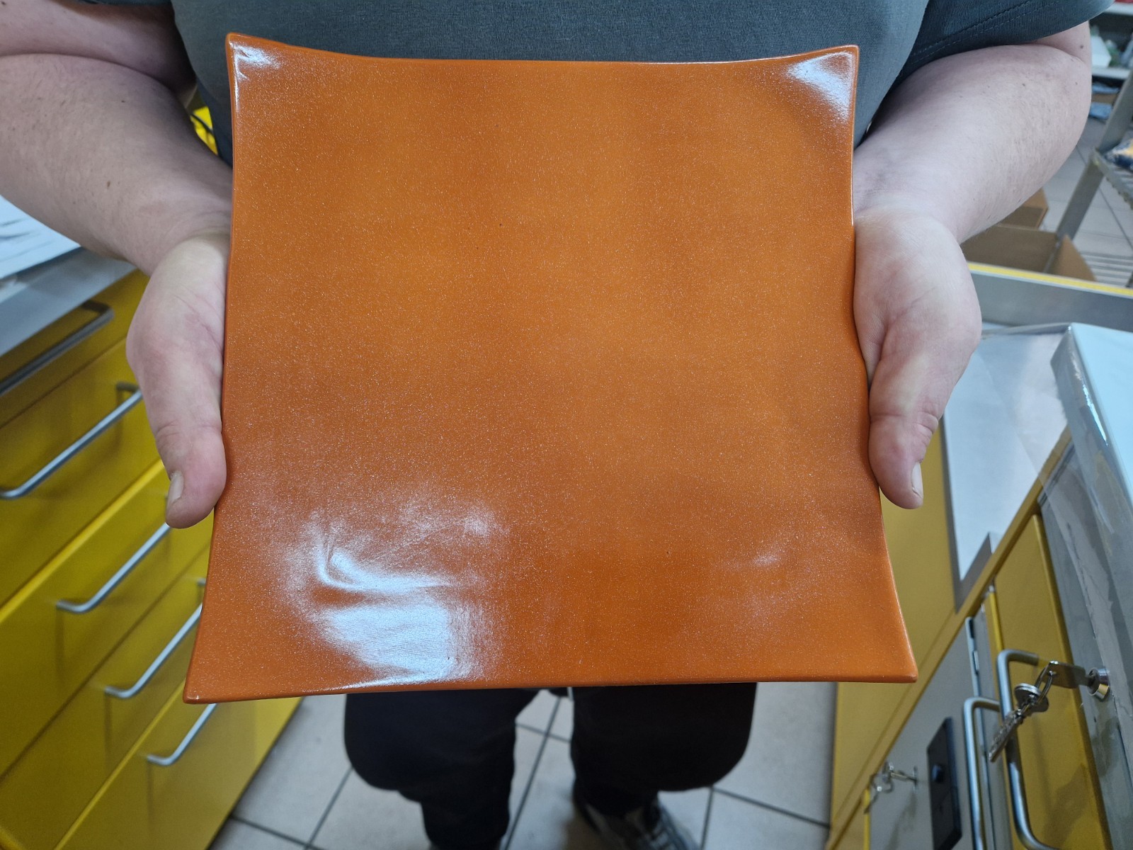 Quadratischer Teller / Servierteller – Orange – Modernes Design