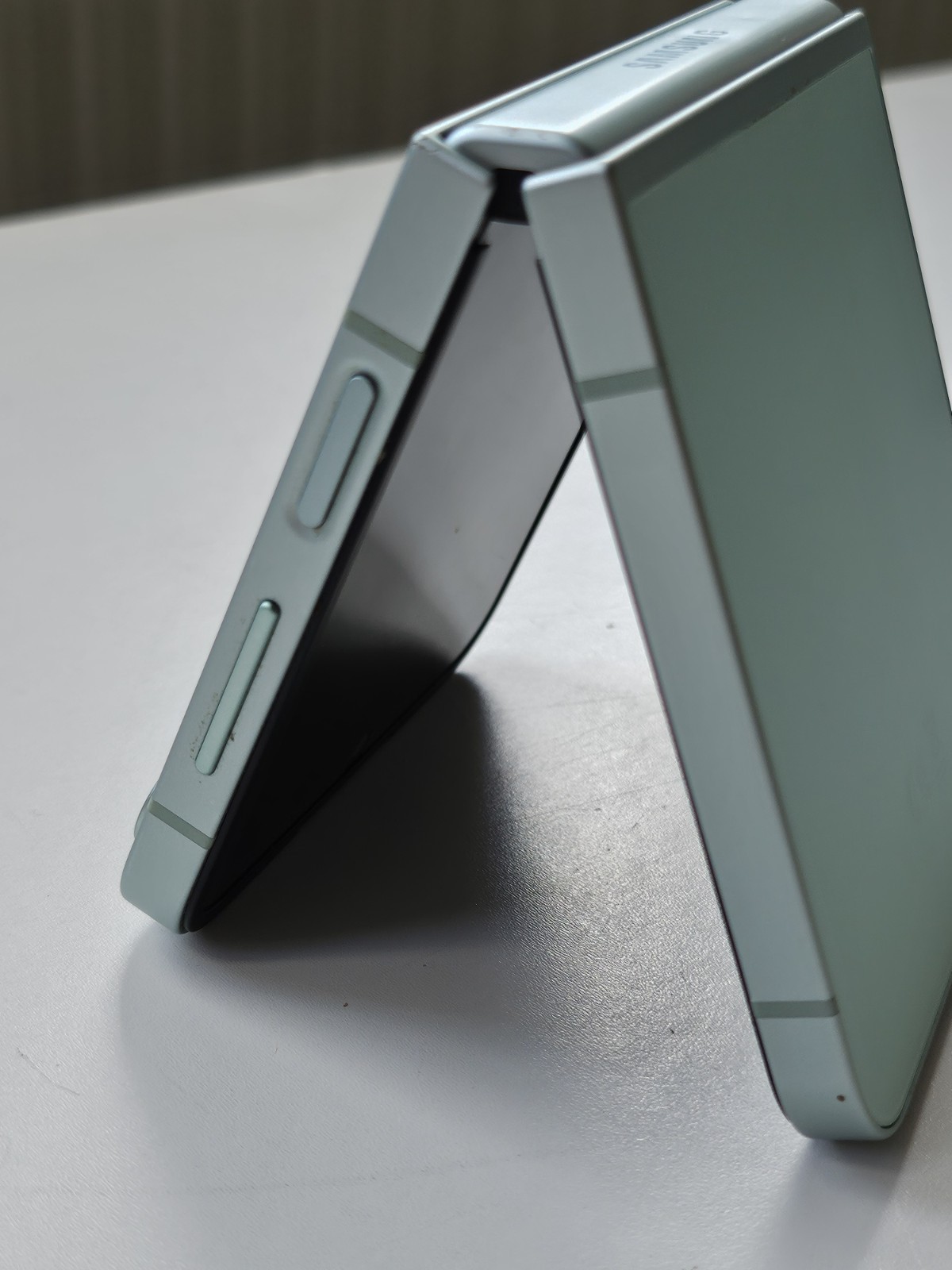 Samsung Galaxy Z Flip 6 256GB MintGreen colour Flip Smartphone 50MP Camera USB-C
