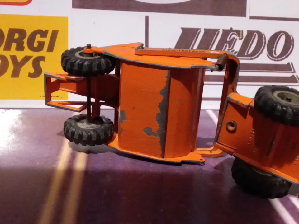 Matchbox Lesney King Size #6 Allis-Chalmers Motor Scrapper  - Image 3 of 4