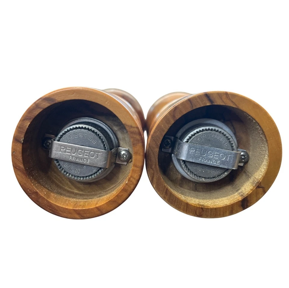 Peugeot Set of 2 Manual Pepper Mill Olive Wood - Image 3 of 4
