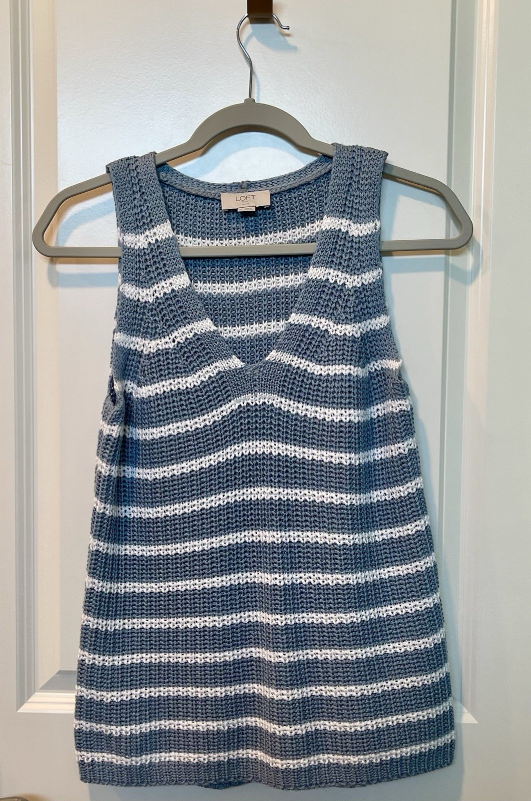 Loft Outlet Petite Medium Sweater Vest Knit White/Blue Gray Stripe Women’s