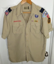 Boy Scouts of America Men’s Medium Uniform Shirt Vented Short Sleeve *Badges*