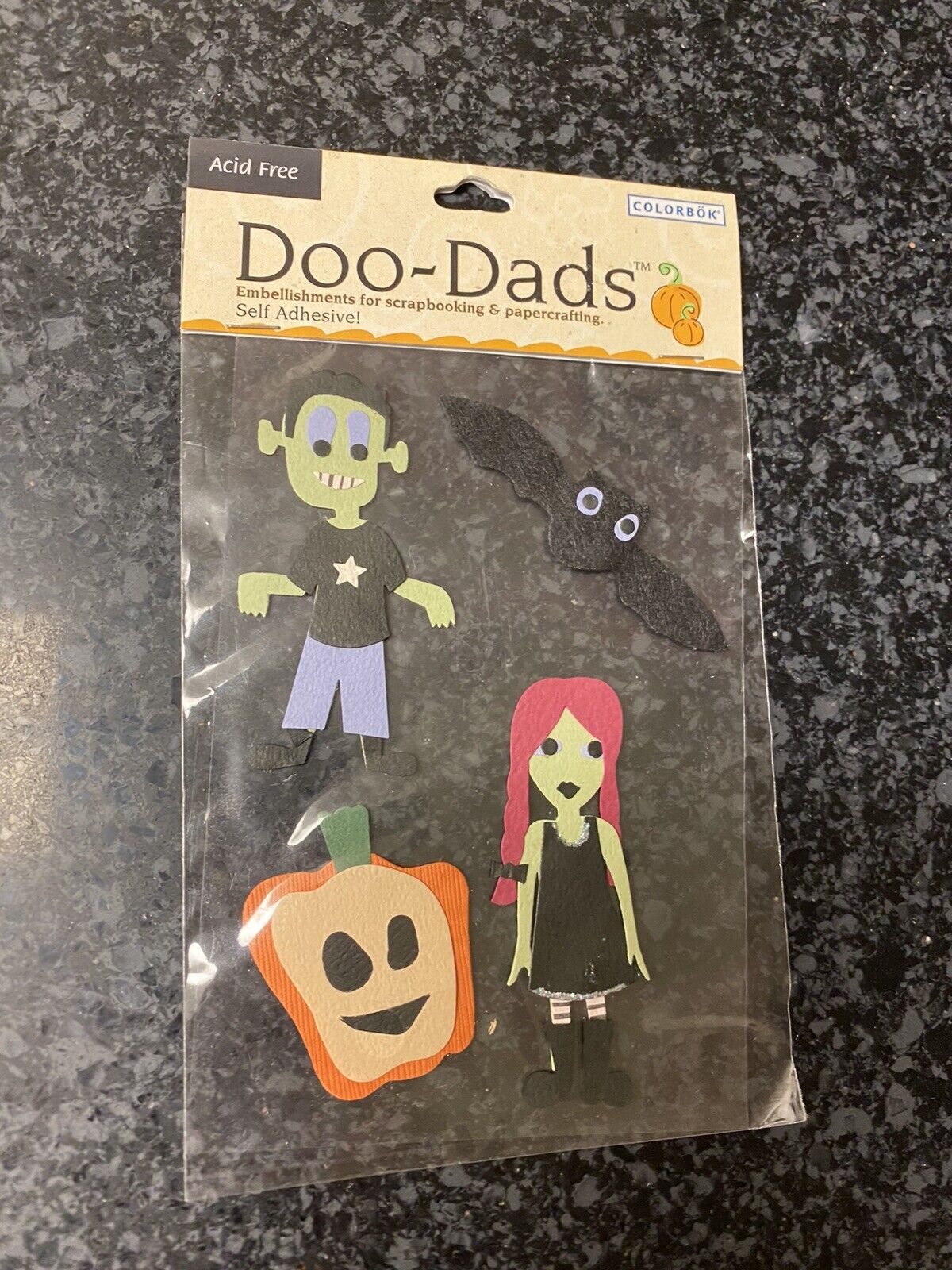 NEW-DOO-DADS-BOYS AND GHOULS-HALLOWEEN-COLORBOK-FREE SHIPPING