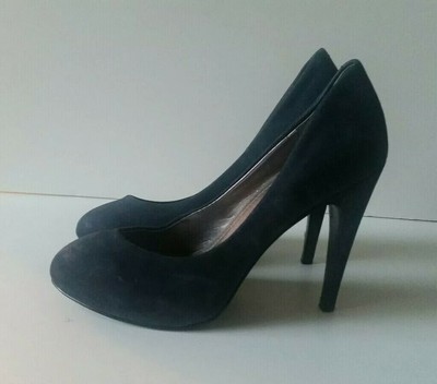 navy round toe pumps