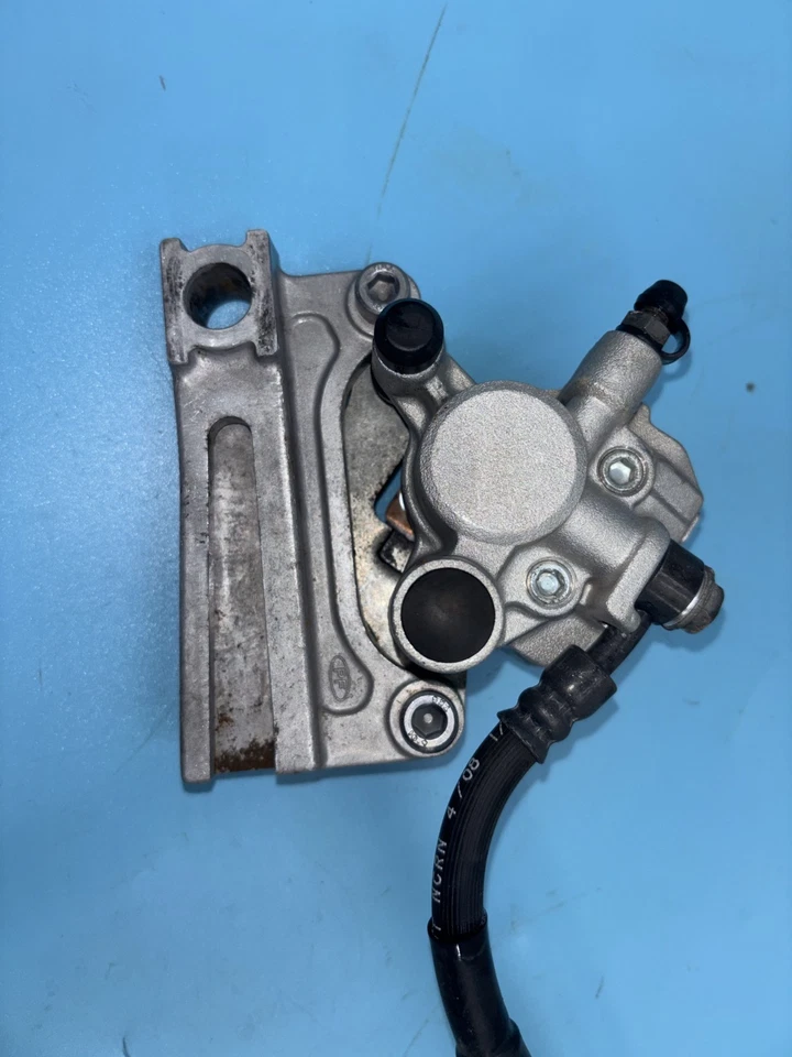 Kawasaki KX85 2009 98-25 OEM SISTEMA DE FRENOS TRASERO PINZA CILINDRO MAESTRO Foto 4 de 4