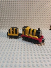Thomas & Friends Take n Play Yellow BUSY AS A BEE JAMES w/ Tender Diecast Train