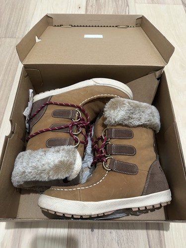 Roxy Rainer II Snow Boot (size 6)