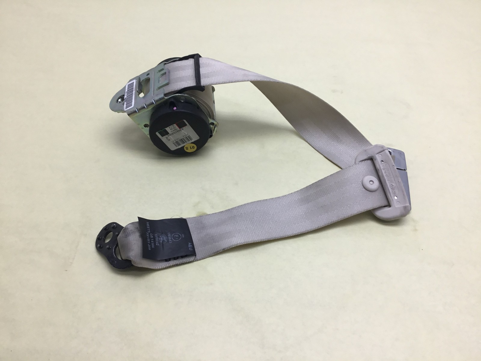 13-18 Bentley Flying Spur W12 Rear Center Seat Belt Retractor |:Y