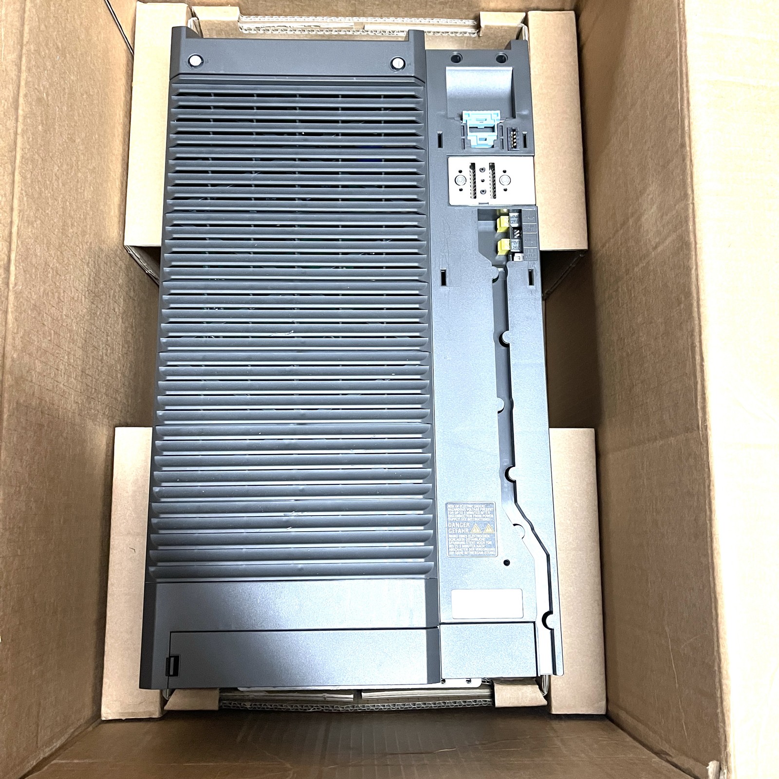Inverter Drive 6SL3210-1PE31-1UL0 Siemens 3ph 55kw 380VAC 180A PM240-2 *New*