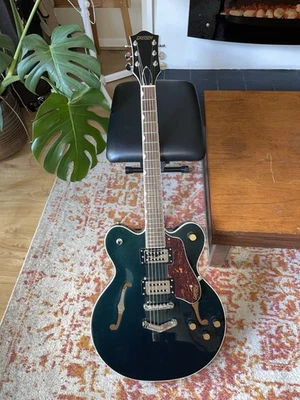 Gretsch G2622T Gnmtl Streamliner Electric Guitar with guitar bag.