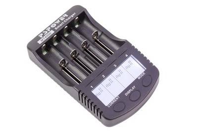 XciteRC Ladegerät für NiMH AA/AAA/SC/C und LiIo mit USB-Ausg, Kapazitätsanzeige