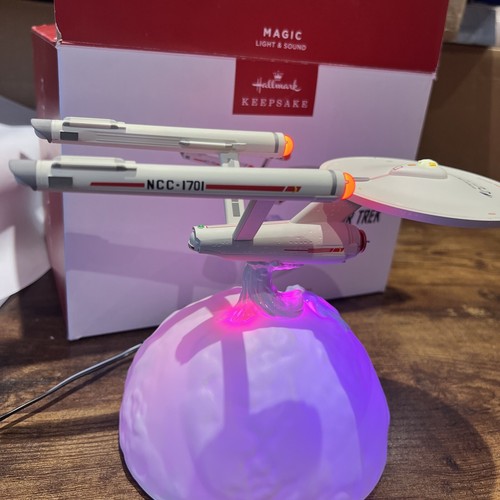U.S.S Enterprise NCC-1701 Star Trek Mesa Sello de Navidad Exhibición Nuevo en Caja. - Imagen 15 de 24