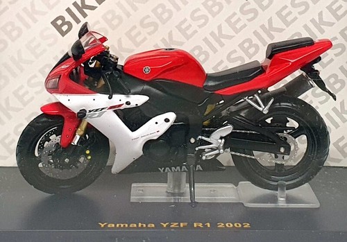 Ixo Models Scala 1/24 STB011 - 2002 Moto Yamaha YZF R1 - Rosso/Bianco/Nero - Foto 3 di 5