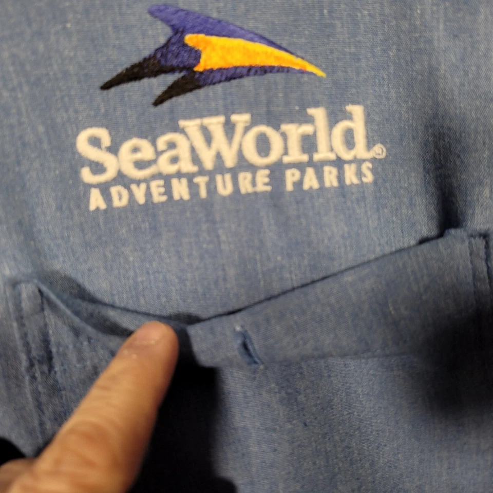 Camisa Sea World Adventure Park Para Hombres XXL Azul Abotonada Uniforme de Empleado -defecto Foto 3 de 4
