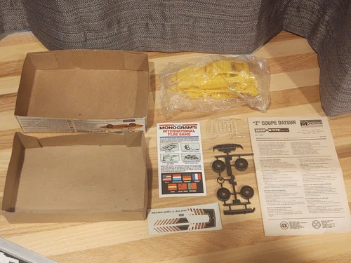 1980 Monogram Snap-Tite 1/32 Scale Datsun 280-ZX Sports Car Model Kit #1048 - Picture 3 of 5