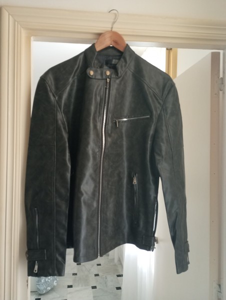 Chaqueta de cuero negra, de hombre, nueva, sin estrenar.