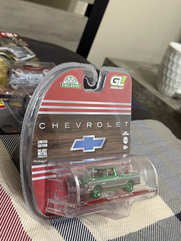 Chase!!! ¡Máquina verde! Chevrolet Cheyenne C10 1972 platón corto rojo #30547 1:64 Foto 2 de 4