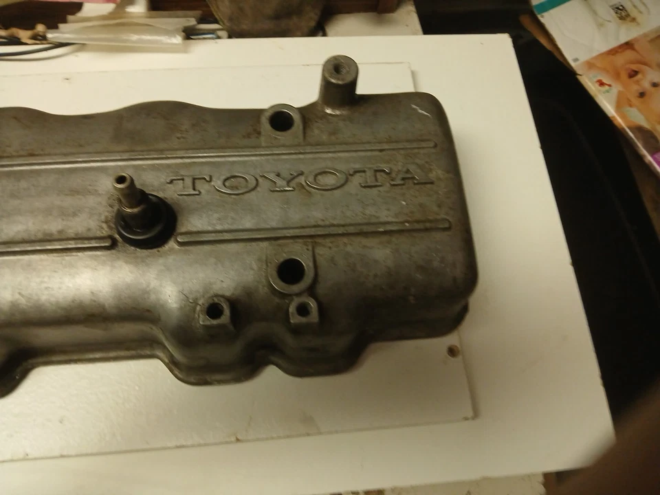 Toyota 20R valve cover 1977 Celica  - Image 4 of 4