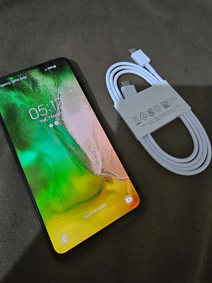 Samsung Galaxy S10e · 128GB, photo 1 of 5