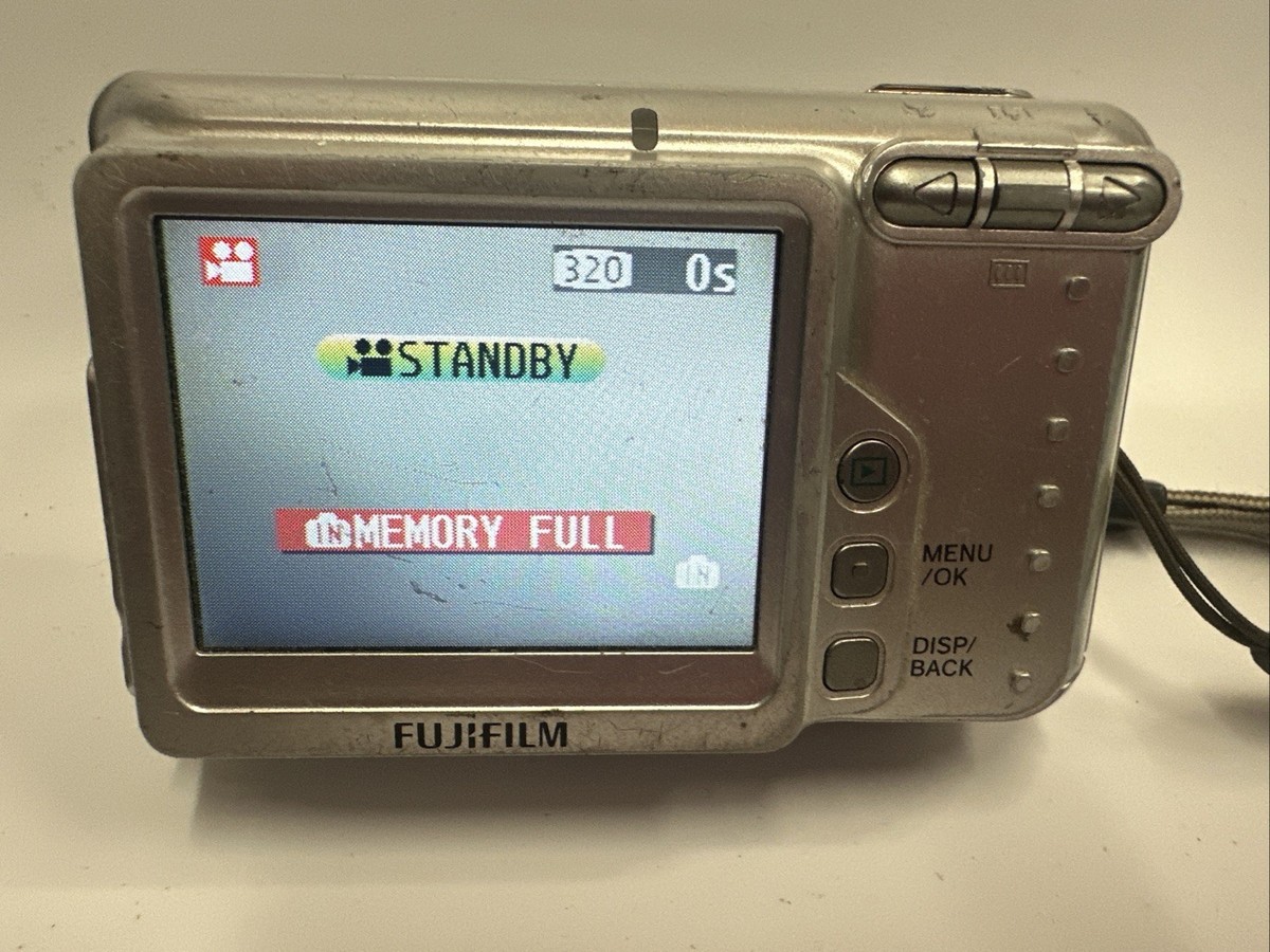 デジタルカメラ FUJIFILM FinePix A700 Fujifilm FinePix A Series A700 7.3MP Digital Camera - Silver for
