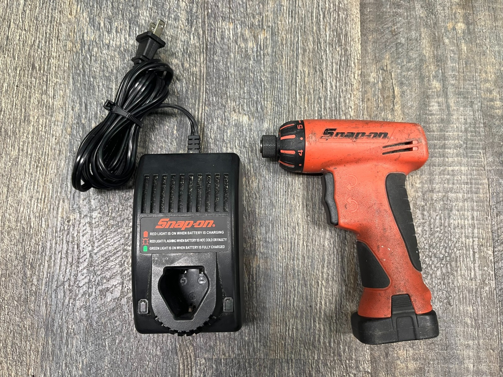 9.6v cordless screwdriver w 