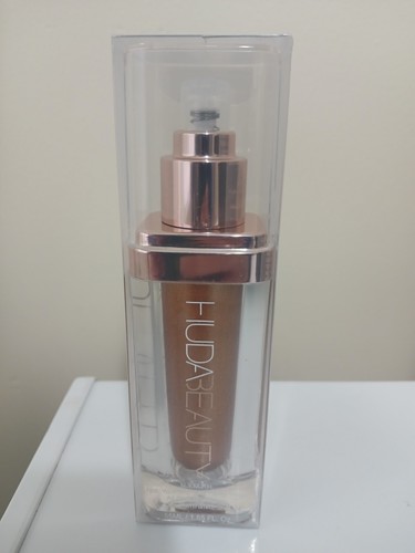 Huda Beauty N.Y.M.P.H. Not Your Mama’s Panty Hose All Over Highlighter AURORA