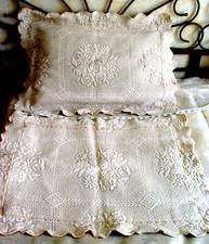 2 sets of VTG shams / pillowcases 4 pillowcases