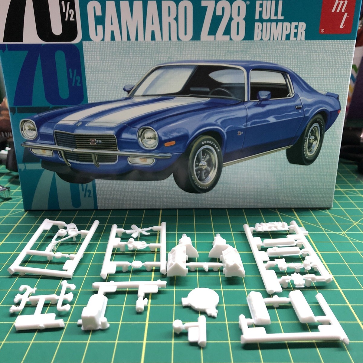 AMT 70' Chevrolet Camaro Z-28 プラモデル Amazon.com: AMT 1970.5 Camaro Z28 Model Kit : Arts, Crafts
