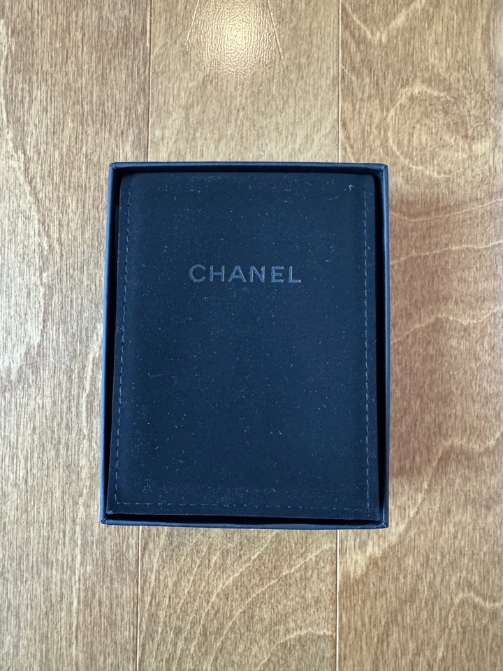 Pendientes colgantes Chanel - cadenas de oro, detalles de perlas Foto 4 de 4