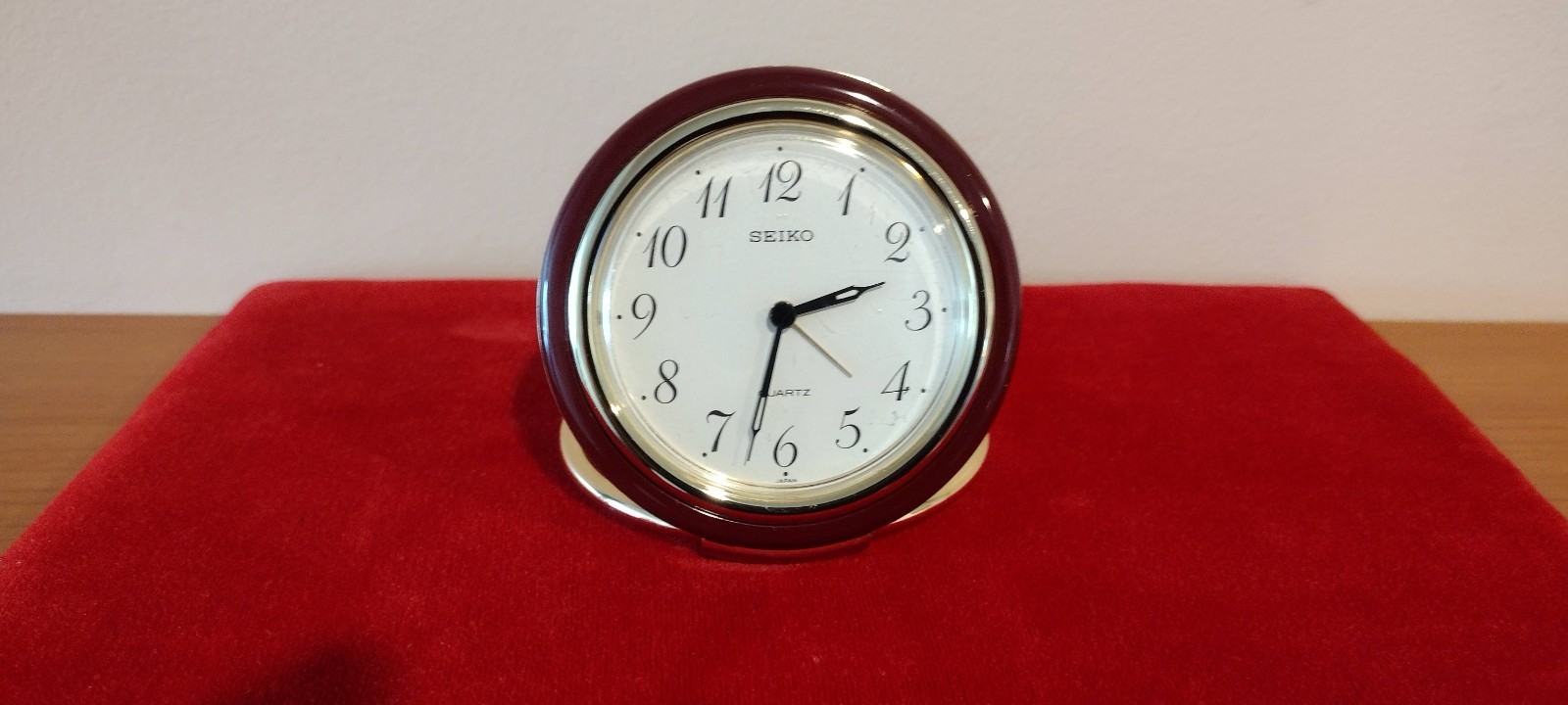 VTG Seiko Travel Alarm Quartz Clock. Made in Japan . Model QQQ178R. Works well!