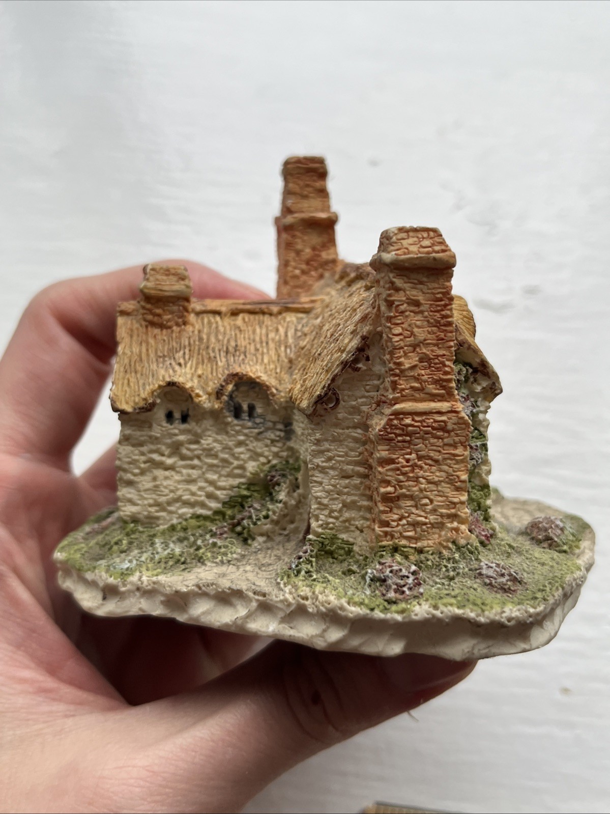 Russ Berrie & Co Ivy Cottage No. 6915 English Countryside Peter James Collection