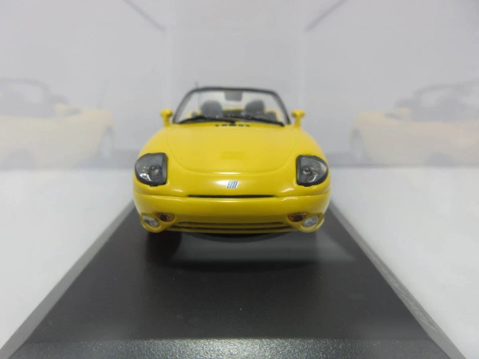 Minichamps 1/43 Fiat Barchetta Cabriolet Yellow Model Car - Image 3 of 4
