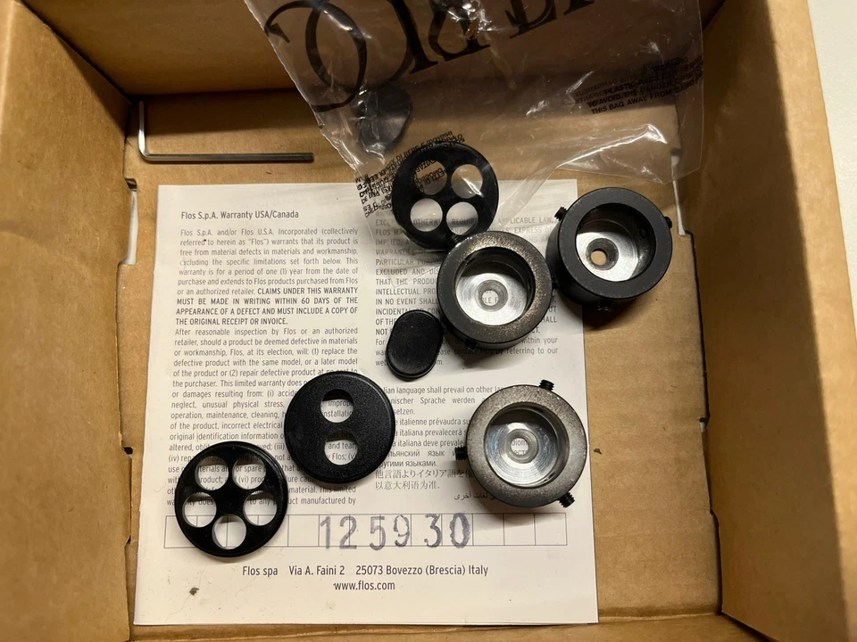 Original Flos Aim small 3-Flammig 3x 16W LED Hängelampe in schwarz - Bild 2 von 4