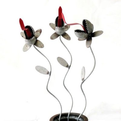 Sugarpost Small Set of 3 Venus Fly Trap Plants with 16'' Stake Garden Metal Art