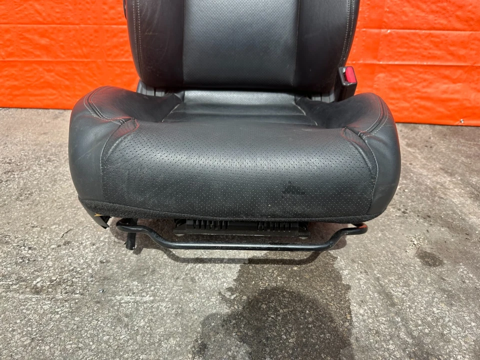 05-06 ACURA RSX - PASSENGER RIGHT - BLACK LEATHER SEAT - OEM FACTORY OE #29 - Image 2 of 4