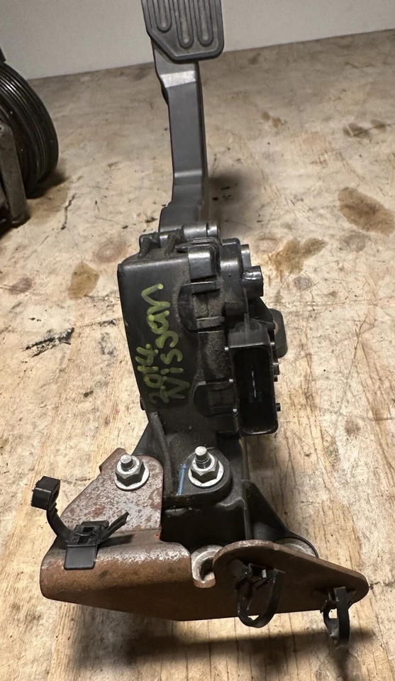 Nissan NV 2500 2012-2016 acelerador de pedal de gasolina OEM 18002 1PA0A Foto 3 de 4