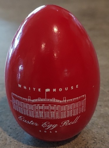 Ostereierrolle Weißes Haus 2019 rotes Ei