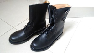 anfibi militari con fibbie