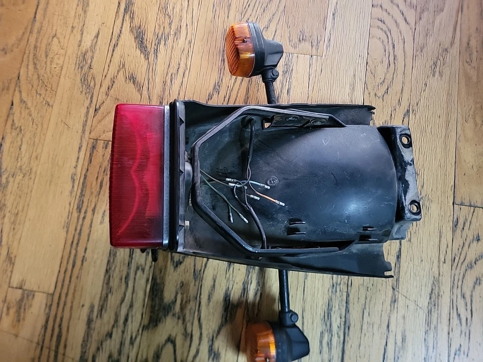 Guardabarros trasero con luz trasera Honda Ft500 Ascot 1982 1983 Foto 4 de 4