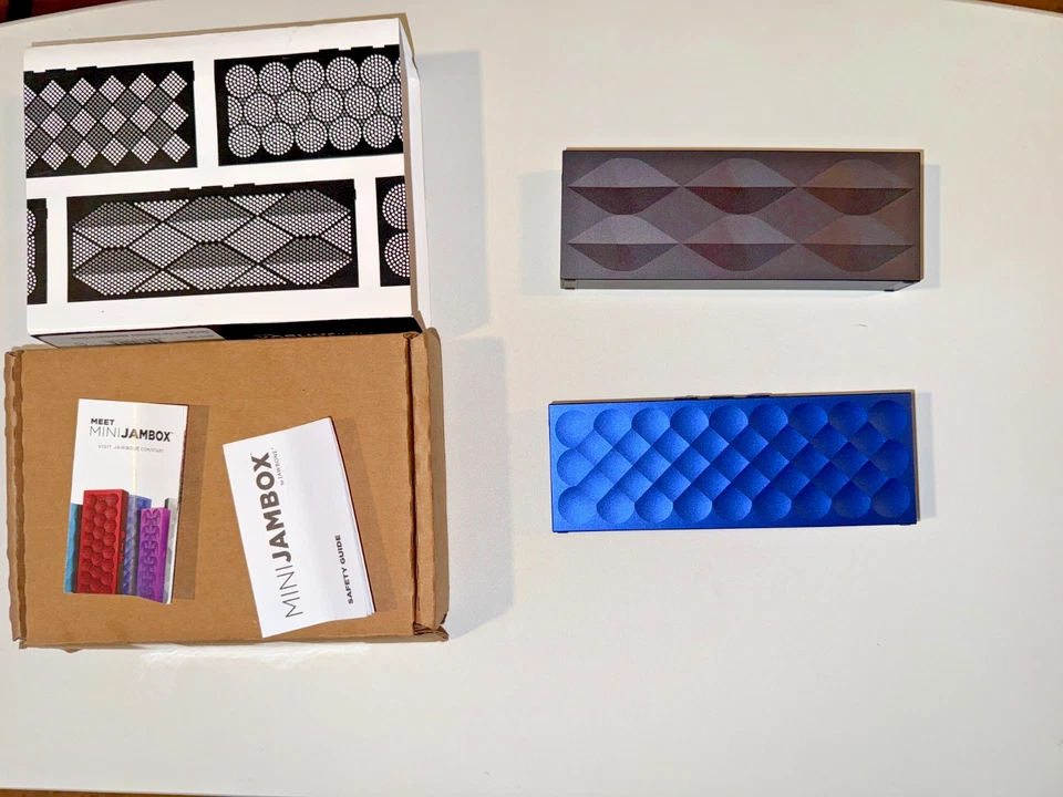 LOTE de 2 JAMBOX MINI's - NEGRO (NUEVO) Y AZUL SOFTWARE ACTUALIZADO CON SONIDO ESTÉREO! Foto 2 de 2