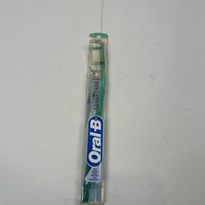 New Vintage Oral-B Advantage Soft 40 Regular Angle Toothbrush Teal 1998