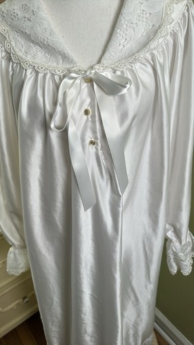 Vtg Vandemere Lace Collar Satin Nightgown Dressing Gown Robe Made In USA Small - Picture 2 of 9