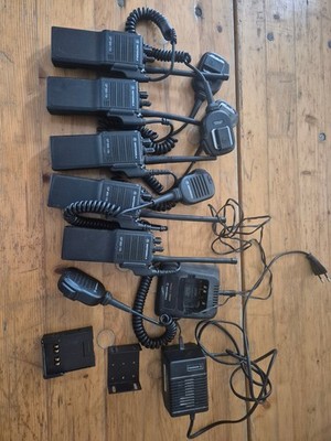 Motorola GP900 FuG 11b | 2m VHF BOS | Handmikrofon | Kfz-Ladestation