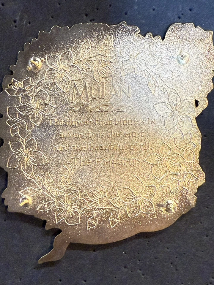 Prendedor Fantasía Disney Mulan Obra Maestra Jumbo Foto 2 de 2