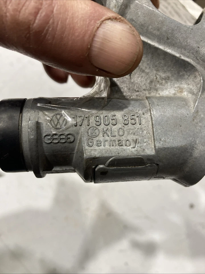 1983-1984 oem Porsche 944 Ignition Lock/Switch Assembly w/ Key 171905851 - Image 3 of 4