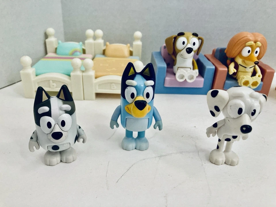 Bluey & Friends家庭娃娃屋家具替换件带5个玩偶 — 第 3/4 张图片