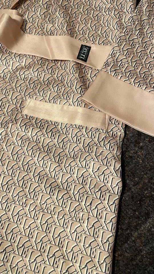 Bata Colectiva Australia Luxe, Satén, Poliéster, Nueva Con Caja, Talla M Foto 2 de 4