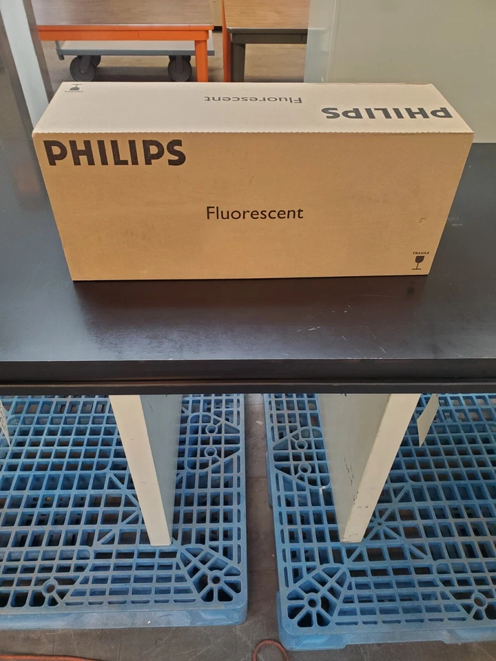 New Pack of 30* Philips F20T12/CW/ALTO Fluorescent Light Bulbs - Image 2 of 3