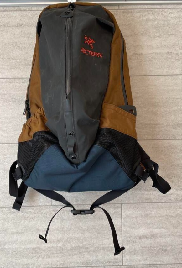 希少 アークテリクス × BEAMS ARRO22 brown crazy Arc'Teryx x Beams Arro 22 Backpack Orange Navy Crazy Pattern